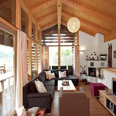 Dom wakacyjny Detached Chalet With Sauna And A Short Walk From The Ski Bus For Connections To The Wildkogel And Zillertal Arena *