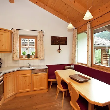 Dom wakacyjny Detached Chalet With Sauna And A Short Walk From The Ski Bus For Connections To The Wildkogel And Zillertal Arena Wald im Pinzgau