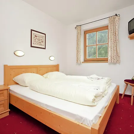Detached Chalet With Sauna And A Short Walk From The Ski Bus For Connections To The Wildkogel And Zillertal Arena Dom wakacyjny Wald im Pinzgau