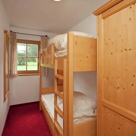 Dom wakacyjny Detached Chalet With Sauna And A Short Walk From The Ski Bus For Connections To The Wildkogel And Zillertal Arena