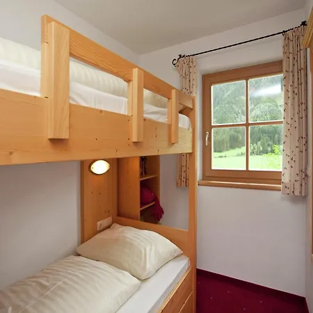 Detached Chalet With Sauna And A Short Walk From The Ski Bus For Connections To The Wildkogel And Zillertal Arena Dom wakacyjny