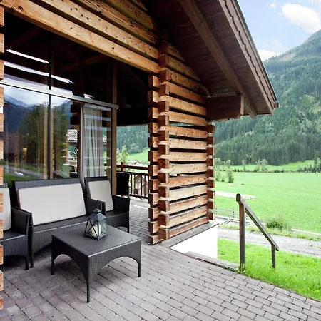 Detached Chalet With Sauna And A Short Walk From The Ski Bus For Connections To The Wildkogel And Zillertal Arena